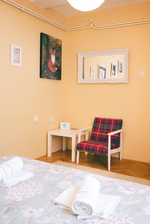 Universe Hostel Скопье Экстерьер фото