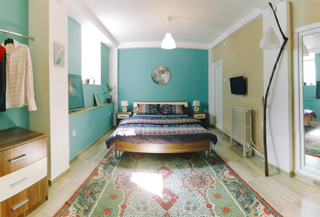 Universe Hostel Скопье Экстерьер фото